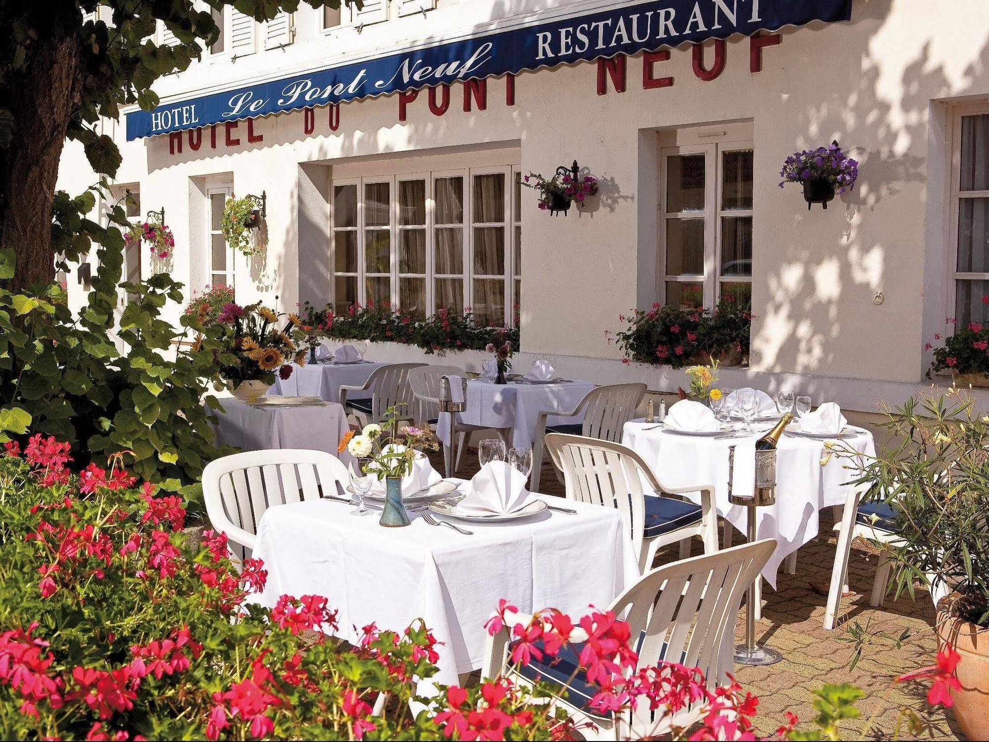 Logis Hotel Du Pont Neuf Le Veurdre Exterior foto