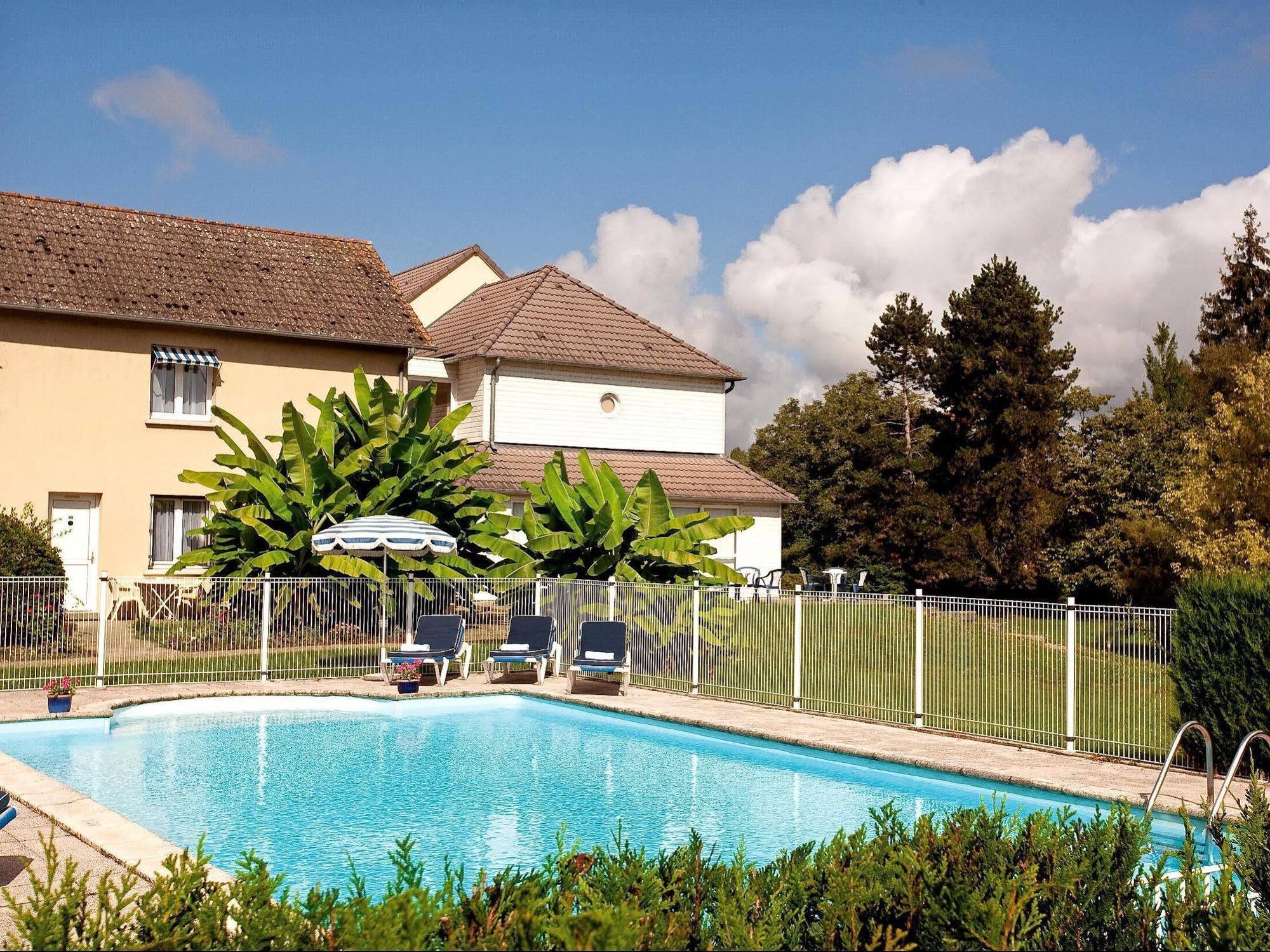 Logis Hotel Du Pont Neuf Le Veurdre Exterior foto